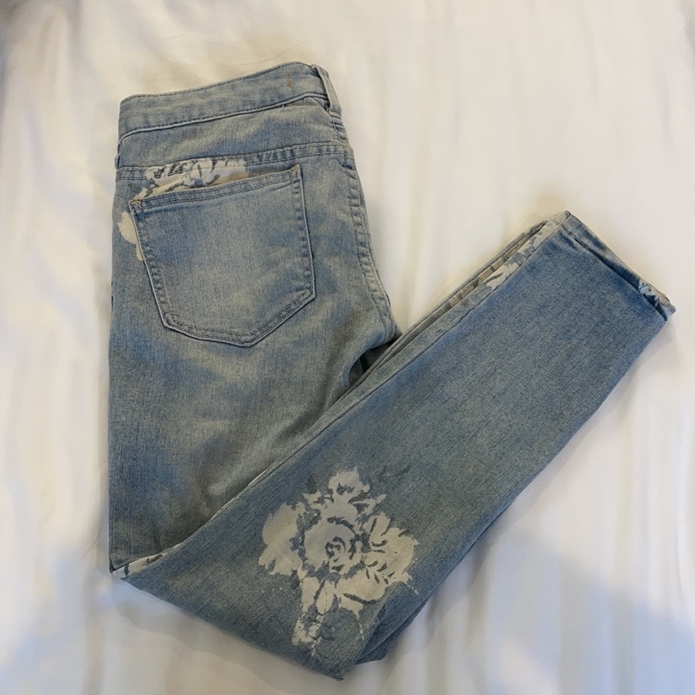 Free People Magnolia Print Light Wash Skinny Ankle Jeans, size 26 - Picture 15 of 16